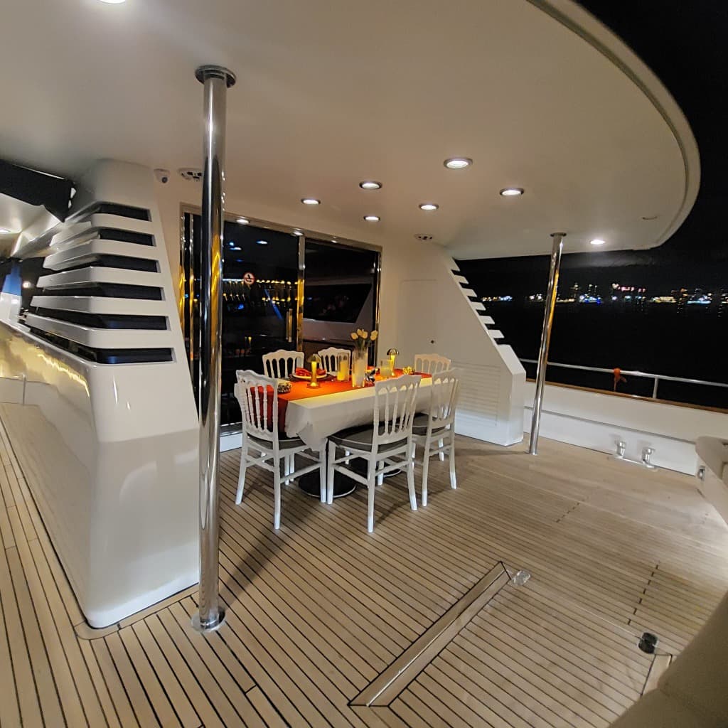 Dinner Yacht Tour